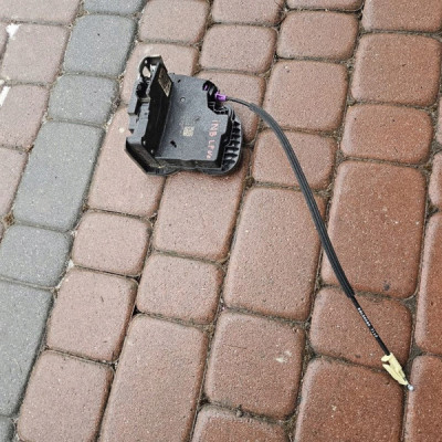 Zamek AM1 przód lewy 5PIN drzwi Opel Insignia B Astra K 13597527