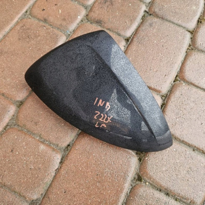 Obudowa osłona lusterka prawe Opel Insignia B 21163501 Z22X