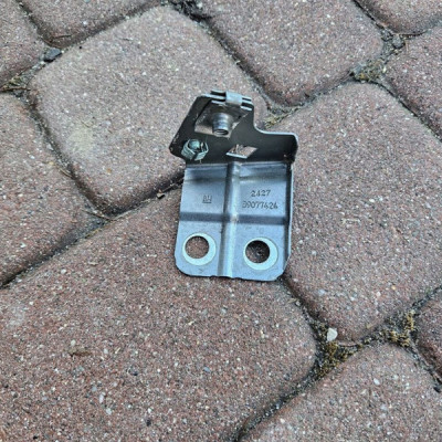 Wspornik błotnika lewe mocowanie uchwyt Opel Insignia B 39077424