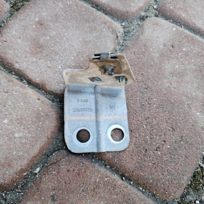 Wspornik błotnika prawy mocowanie uchwyt Opel Insignia B 39077425
