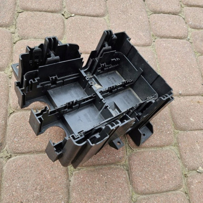 Podstawa uchwyt mocowanie bezpieczników LIFT FL Opel Insignia B