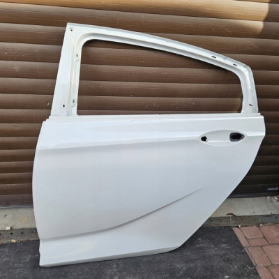 Drzwi tył tylne hb hatchback lewe białe IGŁA z40r Opel Insignia B