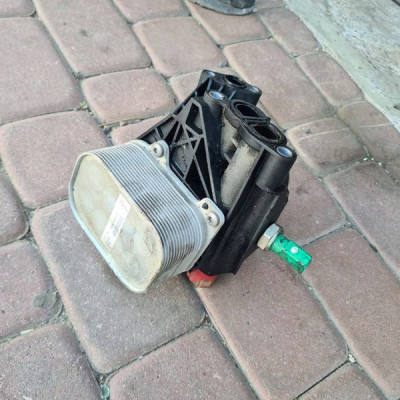 Chłodniczka oleju 1.6TDI podstawa filtra Volkswagen Golf VII 03N117021