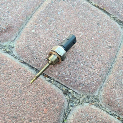 Czujnik temperatury Volkswagen Golf VII 03N906081A