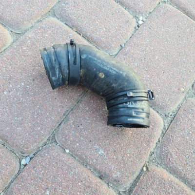 Wąż wody 1.6TDI rura przewód Volkswagen Golf VII 04L131521