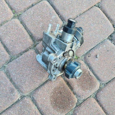 Pompa wtryskowa 1.6TDI Volkswagen Golf VII 04L130755D 0445010537