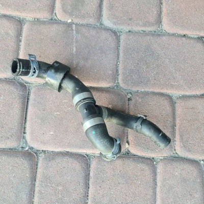 Przewody chłodnic wody rura 1.6TDI Volkswagen Golf VII 04L122073B