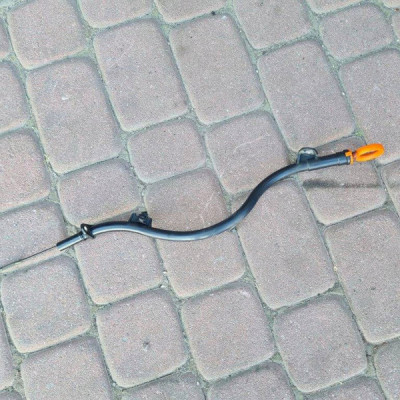 Bagnet oleju miarka drut oleju Volkswagen Golf VII 04L103634