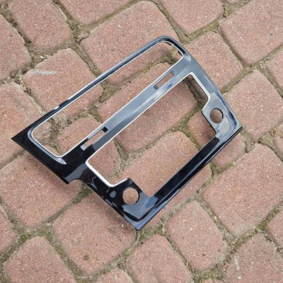 Osłona radia obudowa dekor ramka Volkswagen Golf VII 5G1819743D