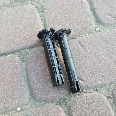 Komplet prowadnic zagłówka Volkswagen Golf VII 1K0881920Q