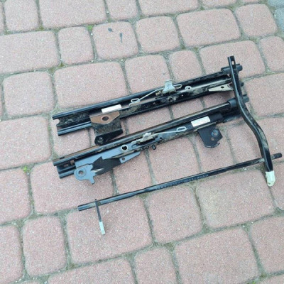 Prowadnice fotela kierowcy Volkswagen Golf VII ZM011515S000