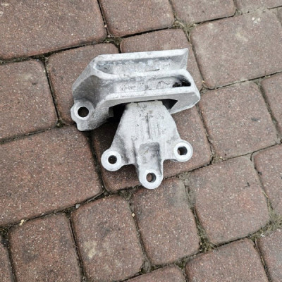 Poduszka łapa silnika wspornik poduszka Renault ZOE 112847590R