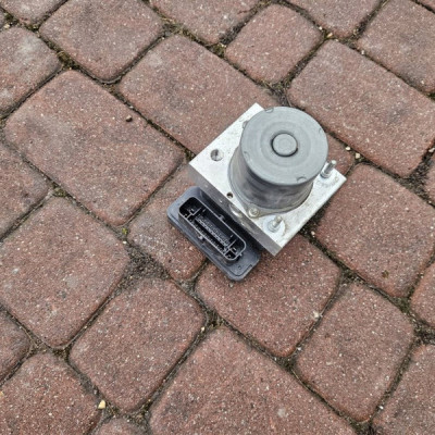Pompa hamulcowa ABS serwa Renault ZOE 476609476R