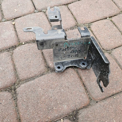 Uchwyt mocowanie pompy ABS wspornik Renault ZOE 478401737R