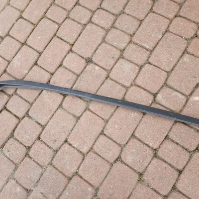 Listwa szyby czołowej przedniej prawa Renault ZOE 727607077R