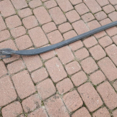 Listwa szyby czołowej przedniej lewa Renault ZOE 727615164R