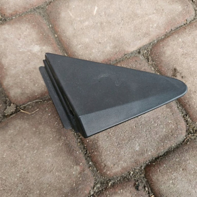 Zaślepka błotnika prawa osłona trójkąt Renault ZOE 638744980R