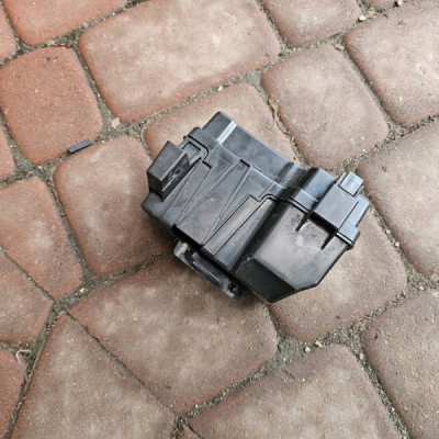 Obudowa skrzynki bezpieczników pokrywka Renault ZOE 252369795R 243126573R