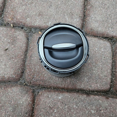 Kratka nawiewu nadmuchu prawa deski Renault ZOE 687622395R