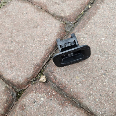 Uchwyt mocowanie wspornik kanapy tył tylnej fotela Renault ZOE 883041628R