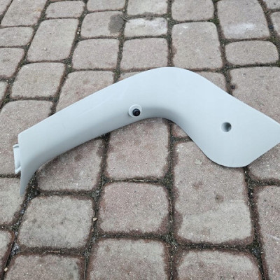 Plastik klapy tył tylny prawy bagażnika Renault ZOE 909026569R