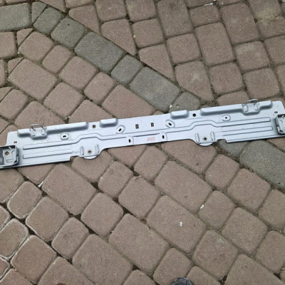 Uchwyt mocowanie wzmocnienie tylnej kanapy belka foteli Renault ZOE II FL