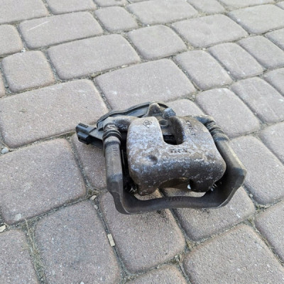 Zacisk tył tylny prawy elektryczny jażmo Renault ZOE II FL