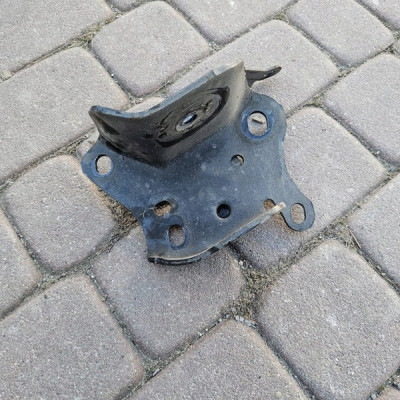 Uchwyt mocowanie wspornik zawieszenia tył tylnego prawy tył Renault ZOE II