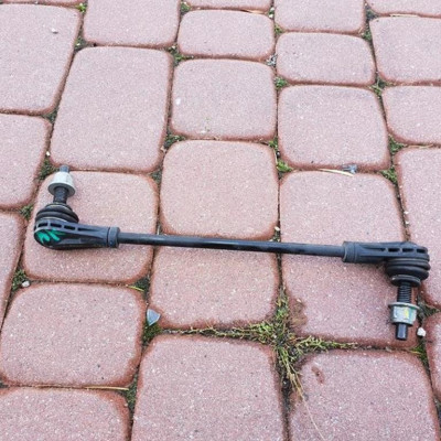 Łącznik stabilizatora Opel Astra K V 39001003