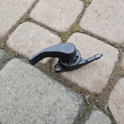 Rączka uchwyt otwierania maski dzwignia Renault ZOE II