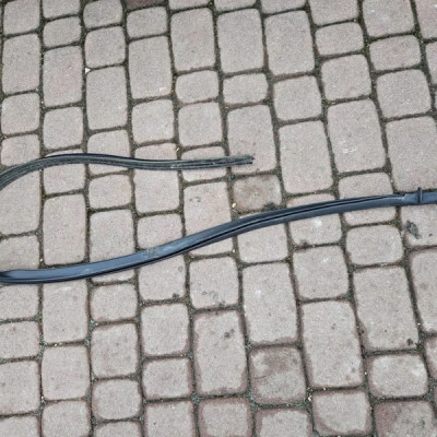 Uszczelka drzwi drzwiowa lewa guma Renault ZOE II