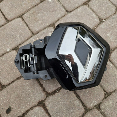 Gniazdo ładowarka grilla przedniego znaczek logo Renault ZOE II 296A81391R