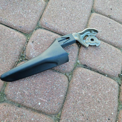 Pokrętło regulacji regulacji fotela rączka prawa Opel Corsa F 9824525180