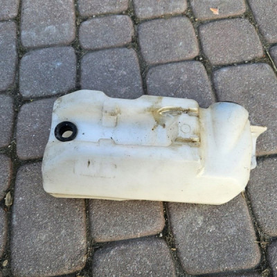 Zbiorniczek spryskiwaczy wlew Renault ZOE 289105725R