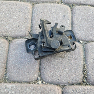 Zamek maski TRAFIC TALENTO CLIO Renault ZOE 656015563R