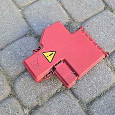 Obudowa osłona bezpieczników bezpiecznika Renault ZOE 243453588R