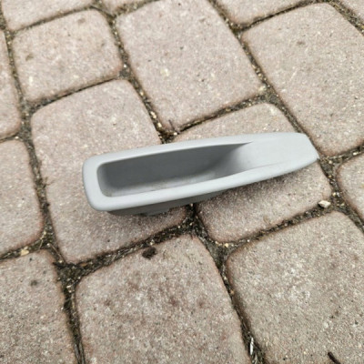 Obudowa osłona boczka tapicerki rączka uchwyt Renault ZOE II 809500693R