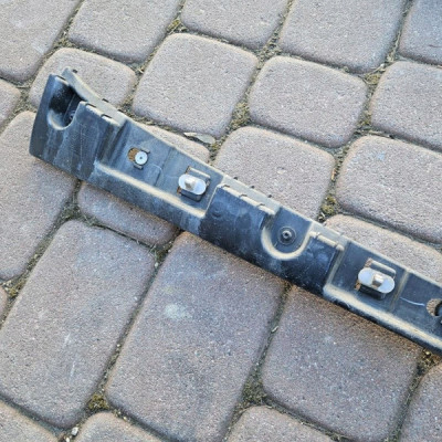 Ślizg mocowanie progu prawego uchwyt Renault ZOE 764A81357R