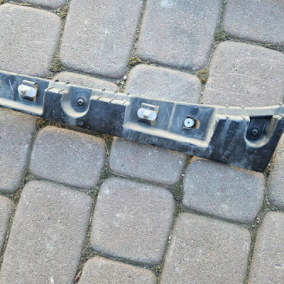 Ślizg mocowanie progu lewego uchwyt Renault ZOE 764A93693R