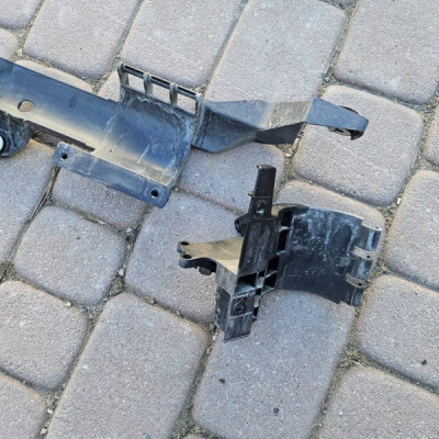 Mocowanie wspornik klimatyzacji uchwyt Renault ZOE 800131200 800131100