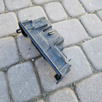 Obudowa osłona bezpieniczków pokrywa Renault ZOE 243111628R