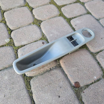 Obudowa osłona przełącznik boczka przód Renault ZOE 829502349R