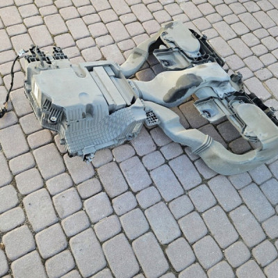 Układ chłodzenia baterii klimatyzacji nawiew Renault ZOE 295E39359R