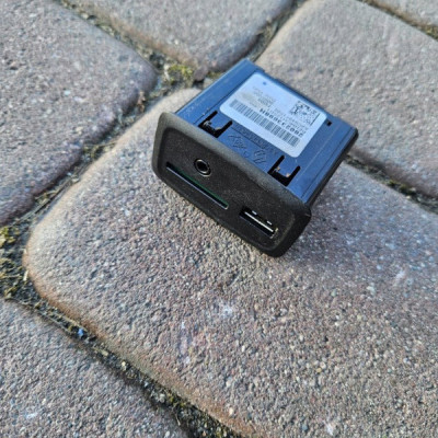 Gniazdo port USB AUX karty czytnik Renault ZOE 280233698R
