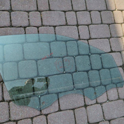 Szyba drzwi przód przednia prawa Opel Mokka B 2 II 2023r