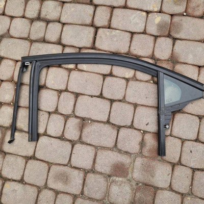 Uszczelka zgarniacz szyba jasna tył tylna lewa Opel Mokka B 2 II 2023R