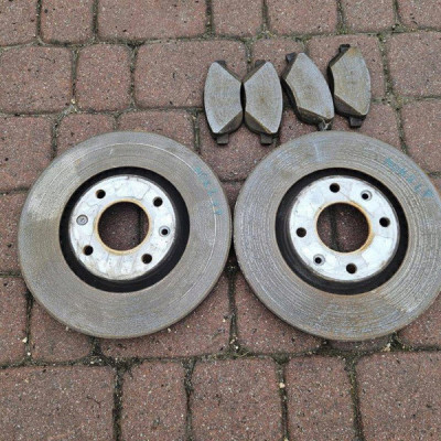 Tarcze przód przednie hamulcowe klocki IGŁA Opel Mokka B 2