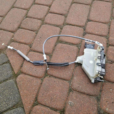 Zamek drzwi przód prawy EUROPA Opel Mokka B 2 PSA444424