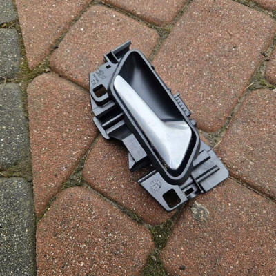 Klamka drzwi przód / tył PRAWA chrom boczka Opel Mokka B 2 98201552