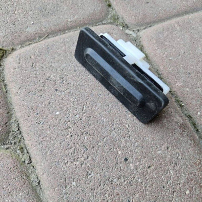 Przycisk otwierania klapy bagażnika Opel Mokka B 2 9820395580